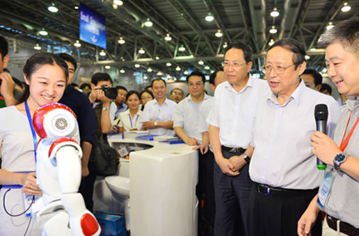 聚焦新产业 助力调转促--网媒总编走进新兴产