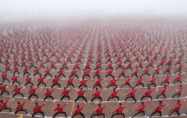 李易峰与杨幂对决段子手 自曝初恋14岁就有了