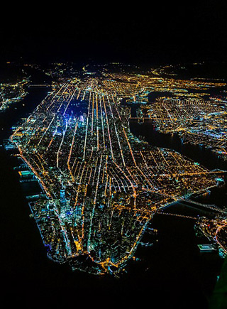 美摄影师两千米高空俯拍大都市绚丽夜景