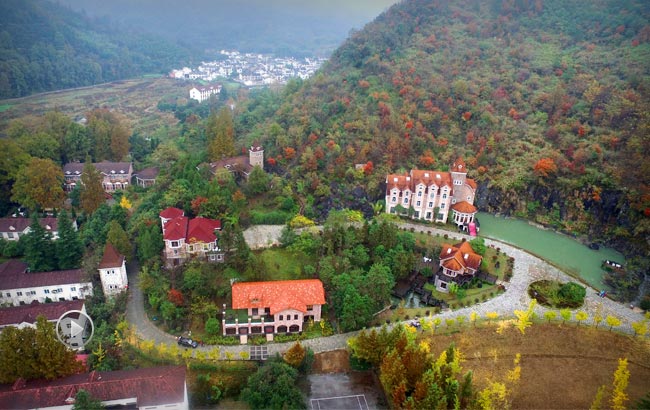 【獨家】新華網安徽頻道震撼發布《秋色皖南》航拍視頻