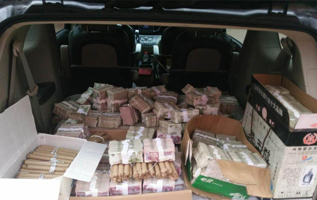 山東日照市民用車拉40萬零錢買房嚇壞售樓員