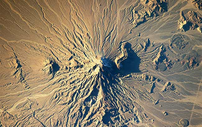 NASA公布精美太空圖 展現太陽係驚人景象