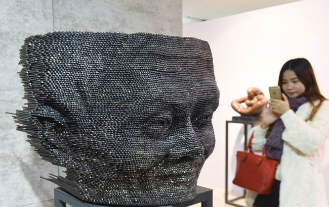 鋼筋版&ldquo;馬雲&rdquo;現身杭州引圍觀