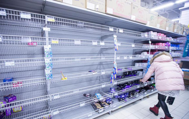 杭州：超市五折促销引爆客流 众多货架商品被抢光