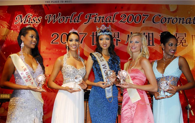 老記者鏡頭:在“世姐之家”三亞摘得桂冠的佳麗