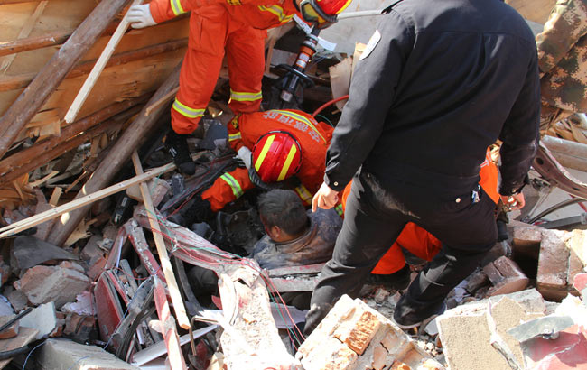 和縣:貨車避行人 六戶民房不同程度受損
