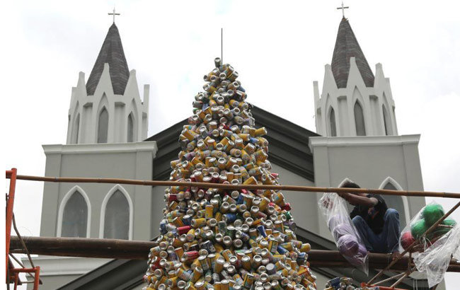 萬個易拉罐組成聖誕樹 要過節也要環保