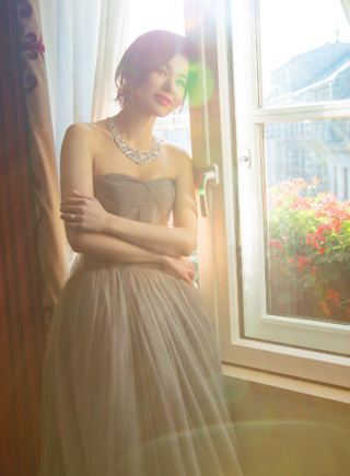 胡杏兒婚紗大片：最好的緣分是水到渠成