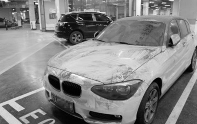 寶馬車停車庫近兩年 停車費或達2萬多元