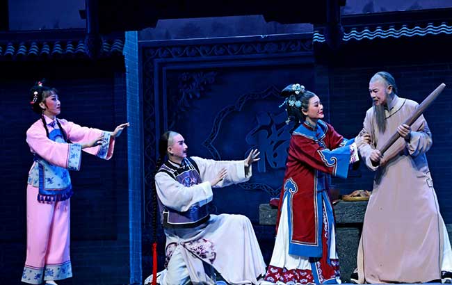 发展下线60余人 两名传销老总受审