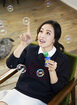 宋茜明朗寫真曝光 造型百變難掩陽光少女心