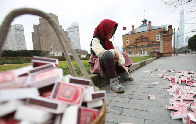 上海現&ldquo;賣火柴的小女孩兒&rdquo; 呼吁關愛貧困兒童