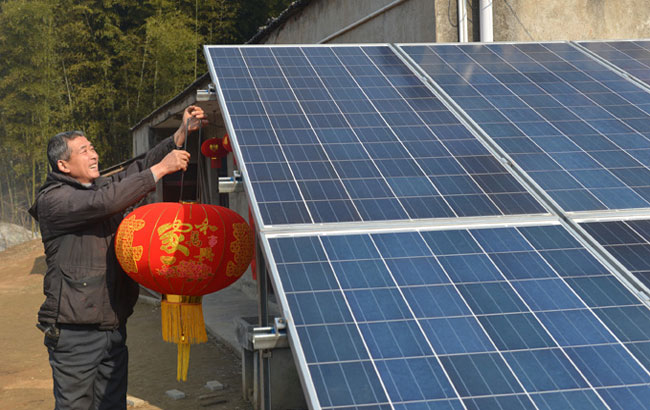 安徽金寨:光伏扶贫电站大红灯笼高高挂
