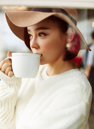 袁姍姍國外大片曝光 教你演繹優雅小女人