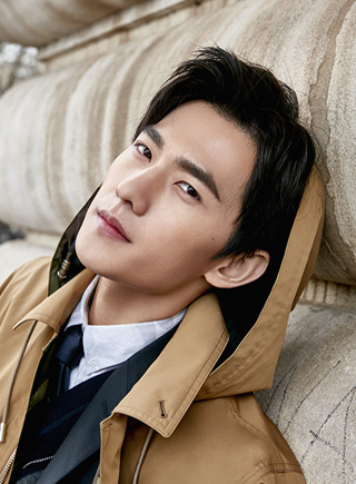 楊洋登時尚雜志封面 遊走巴黎街頭紳士范兒