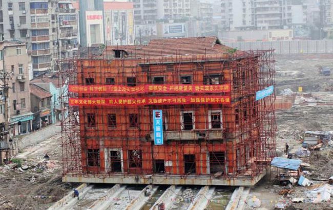 武汉开始保护性平移一百年建筑 10天将移70米