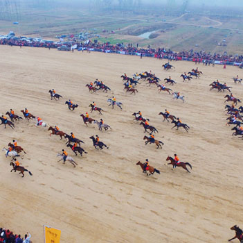 新华网航拍：中华民族大赛马·2017传统耐力赛