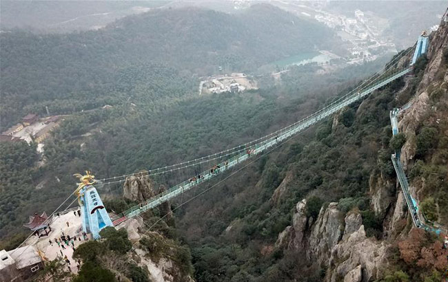 安徽:馬仁奇峰景區玻璃橋投入使用