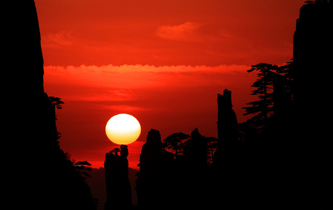 日出江山紅似火