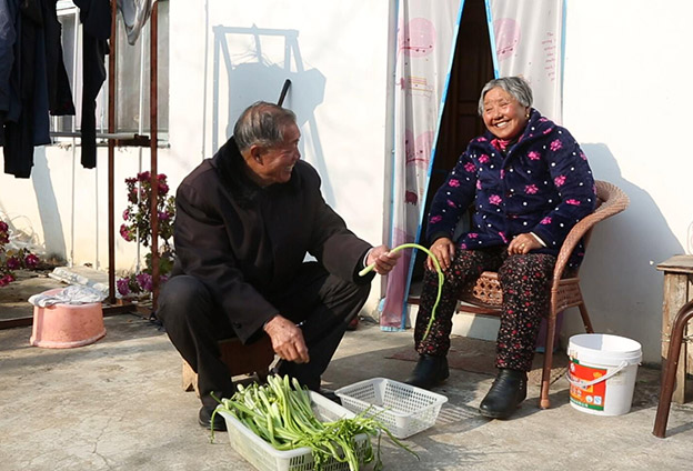 土地是农民的命根子，十九大报告给农民吃了‘定心丸’。