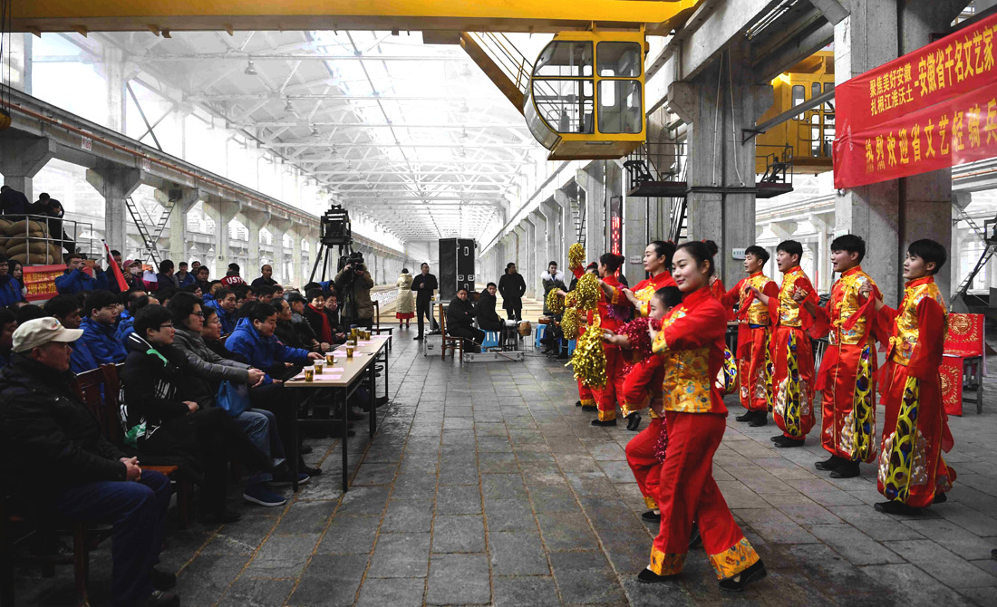 安徽&ldquo;文藝輕騎兵&rdquo;送戲到車間