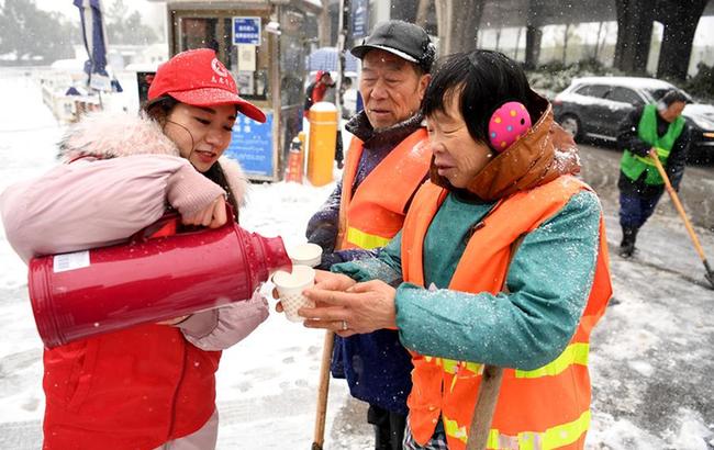 合肥:志願服務溫暖環衛工