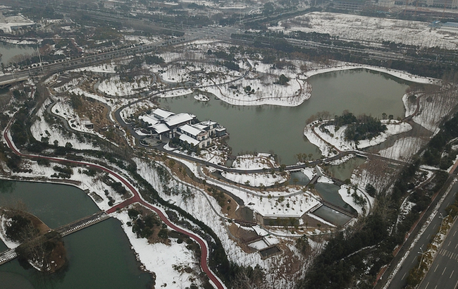 航拍:雪後合肥塘西河公園