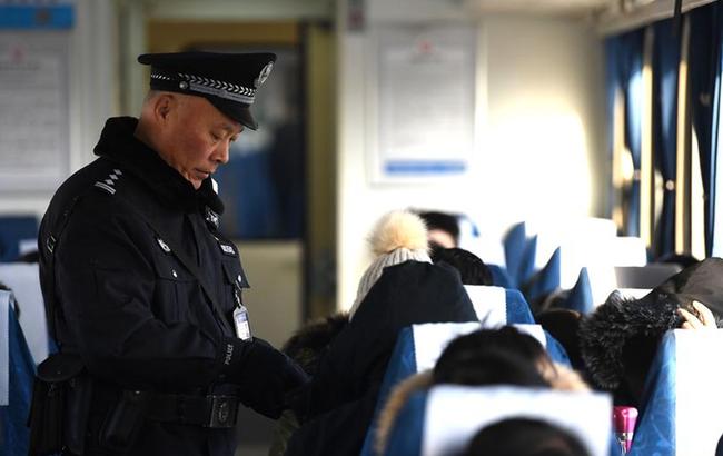 (新春走基層)乘警老曹的“最後一次春運”