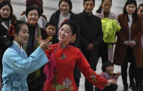 送戲進村惠萬家