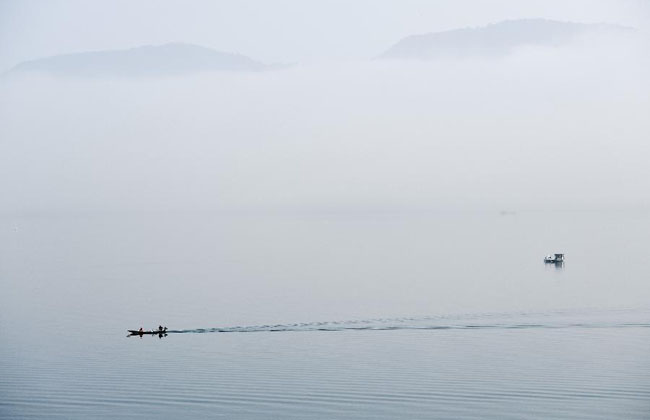 晨雾中的太平湖