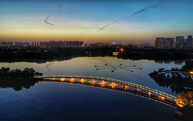 航拍：湖似翡翠碧連天 晚霞夕陽人未眠