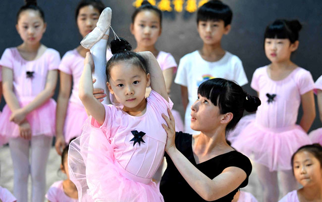 翩翩小荷脫穎出 梅花香自苦寒來