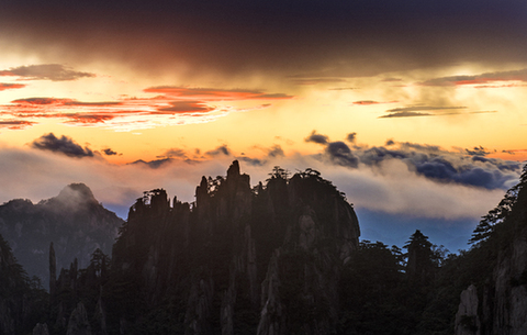相聚晨曦染晴空 一領磅薄待日升