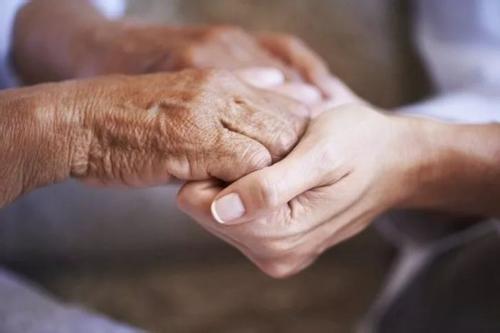 一家4個病人,她不離不棄22載