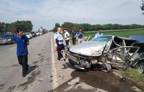 路遇車禍伸援手 見義勇為眾人讚