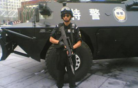 淩晨88歲獨居老人家中呼救 合肥特警破門救援