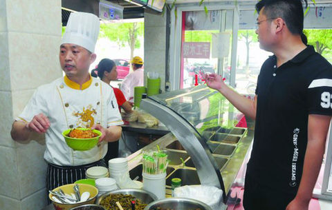 好心人當年一碗面 醞釀出“感恩面館”
