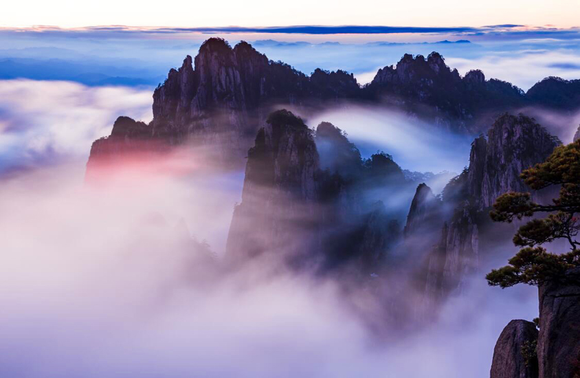 煙雲翻騰變幻奇 波起峰涌似觀海