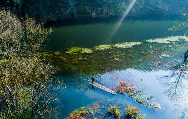 航拍安徽寧國:輕舟棹碧波 冬夢尋桃源