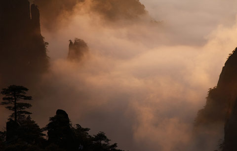 黃山千峰雪 雲披萬裏晴