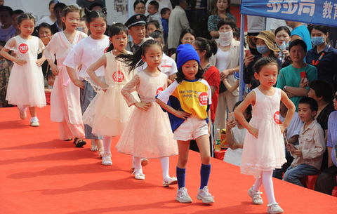 &ldquo;萌娃&rdquo;T臺秀 歡樂迎&ldquo;六一&rdquo;