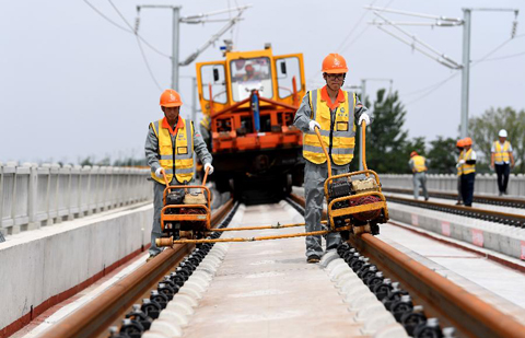 鄭阜鐵路全線鋪軌貫通