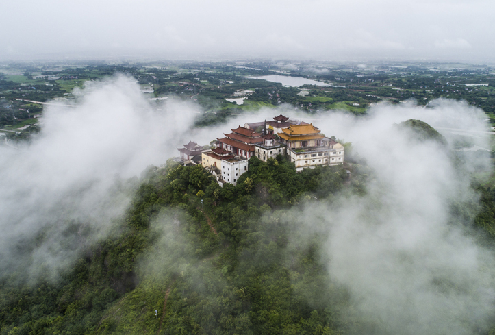 航拍:雲外青山 嶺畔人家