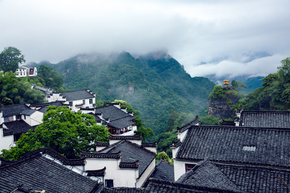航拍齊雲山:雲衣帶雨歸