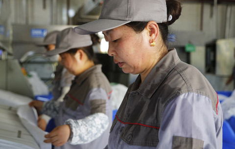 暑運“家政師”:用汗水守護一路美麗