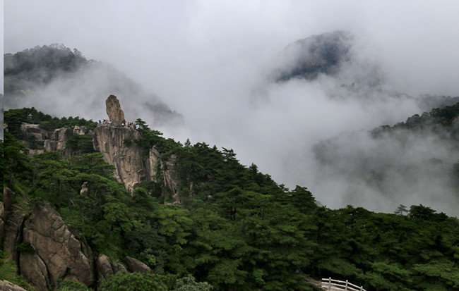 天外飛來石 雲海腳下流