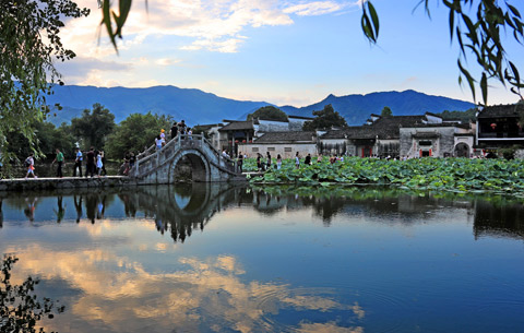 安徽黃山：夏日宏村景宜人