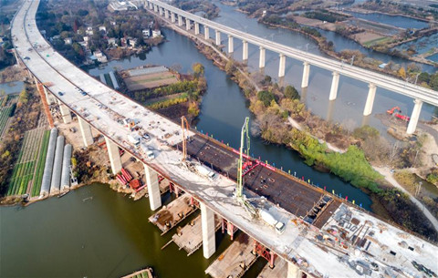 商合杭鐵路蕪湖長江公鐵大橋公路主線橋貫通