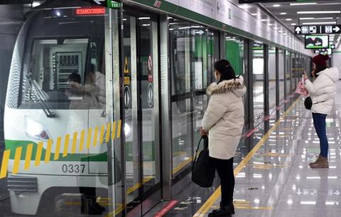 軌道交通三號線開通在即 市民參與免費試乘體驗