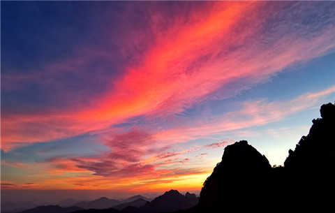 微視頻:黃山之巔邂逅絕美晚霞